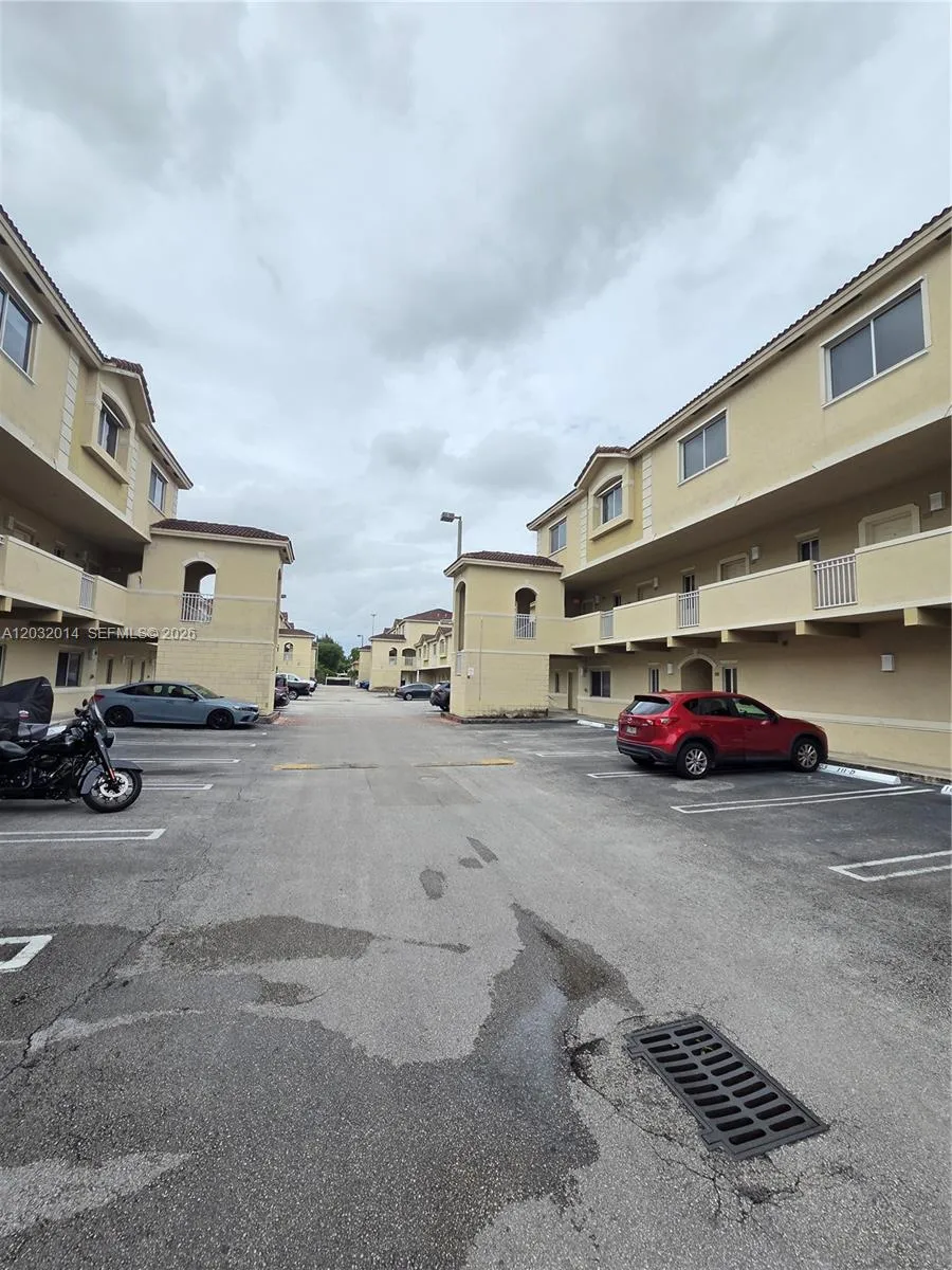 7989 NW 8th St # 108D, Miami FL 33126