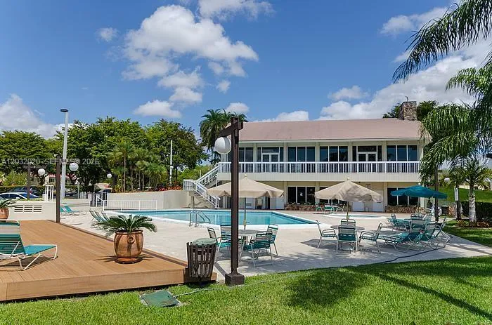 7956 Camino Cir # A4, Miami FL 33143