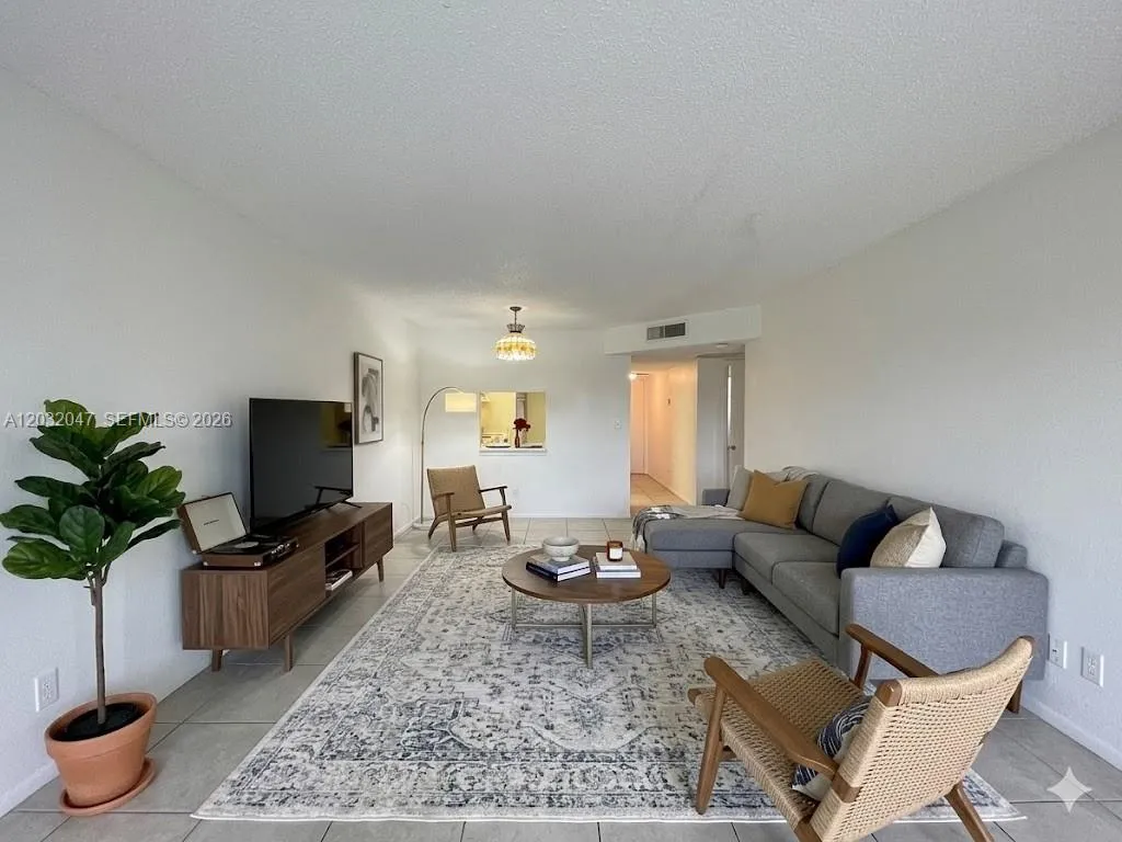 8000 S Colony Cir S # 305, Tamarac FL 33321
