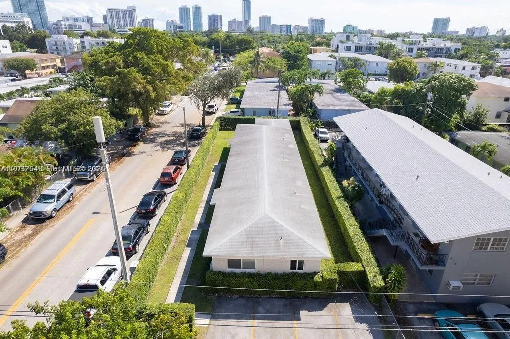 900 SW 5th Ave # 3, Miami FL 33130