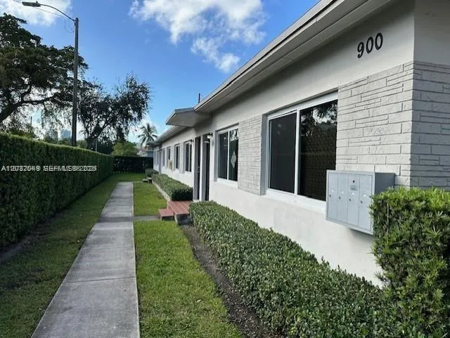 900 SW 5th Ave # 3, Miami FL 33130