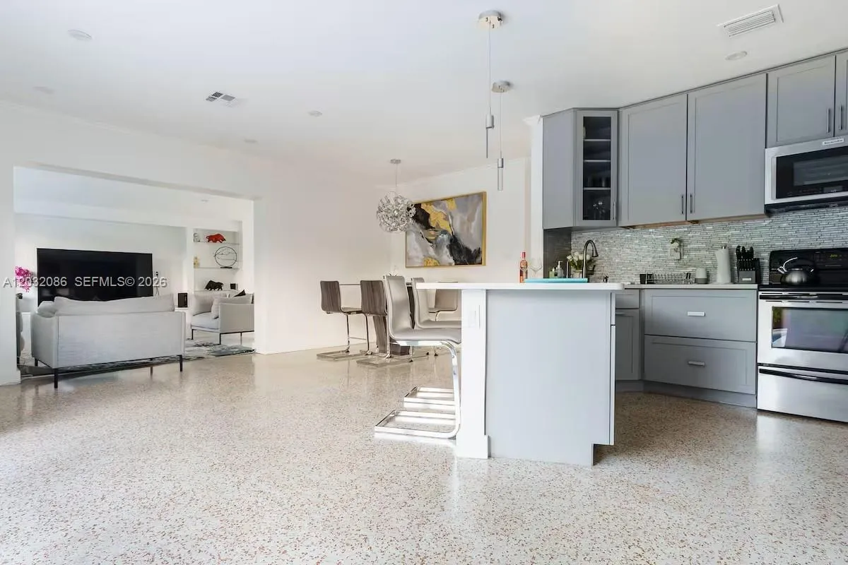 1736 NE 17th St, Fort Lauderdale FL 33305