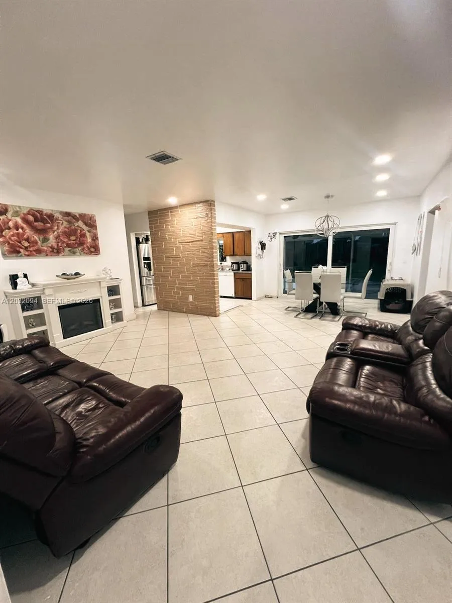 6492 SW 25th St, Miramar FL 33023