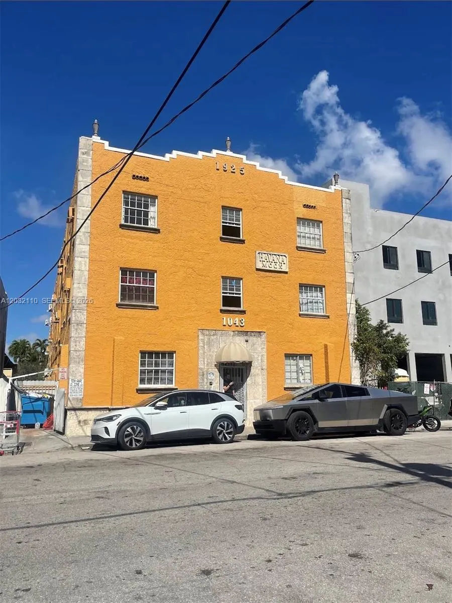 1043 NW 2nd St # 2, Miami FL 33128