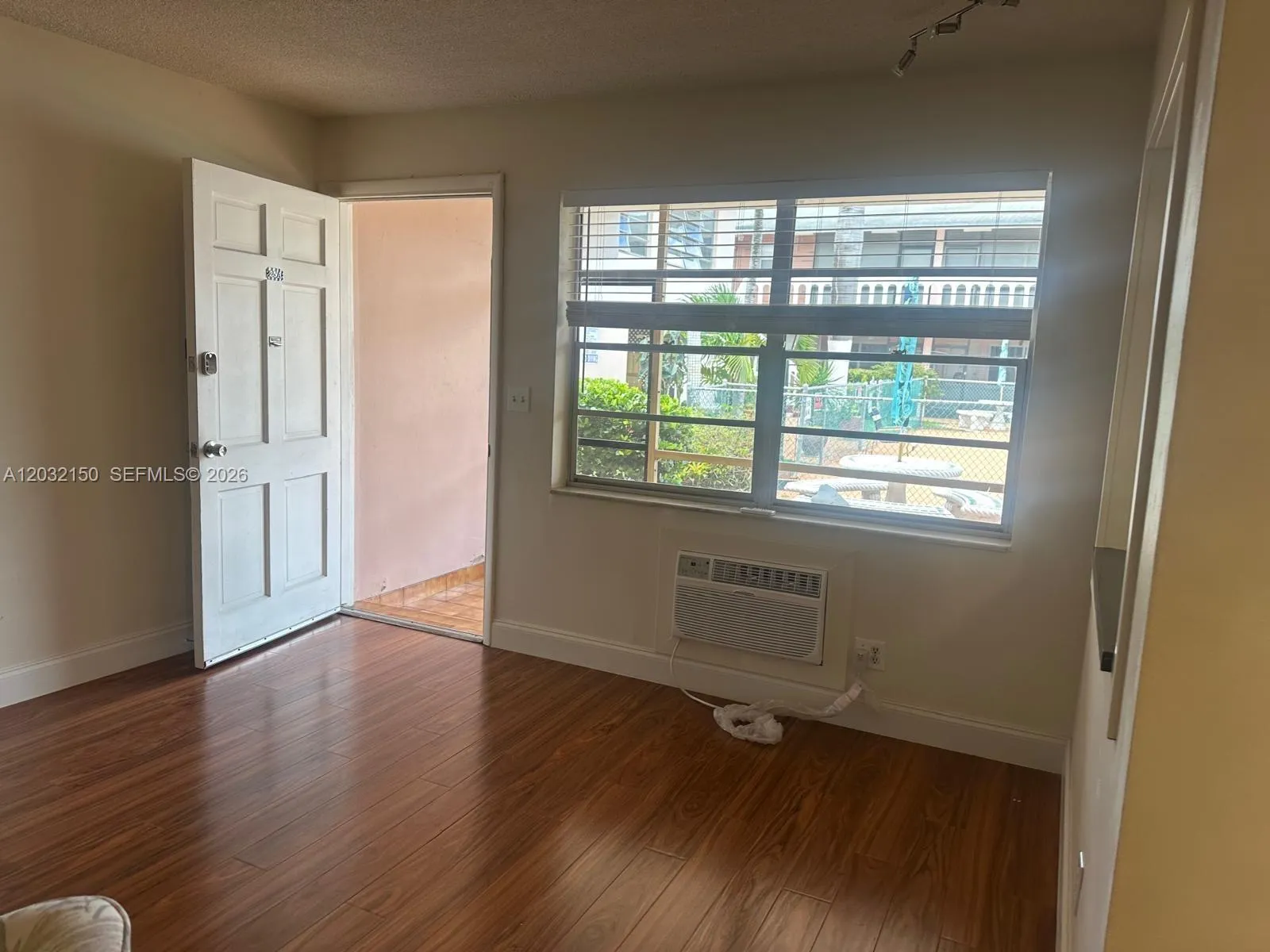 160 NE 8th Ave # 25A, Hallandale Beach FL 33009