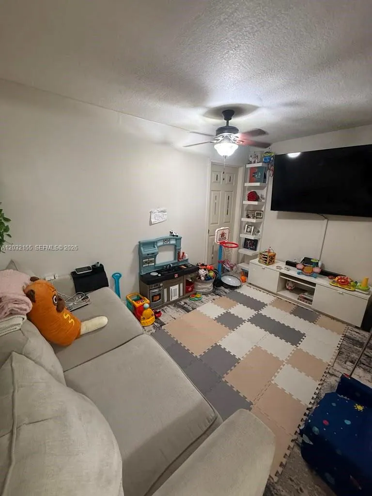 6081 W 24th Ave # 102, Hialeah FL 33016