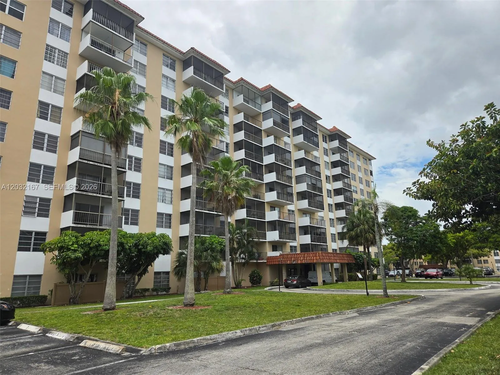 4174 Inverrary Dr # 805, Lauderhill FL 33319