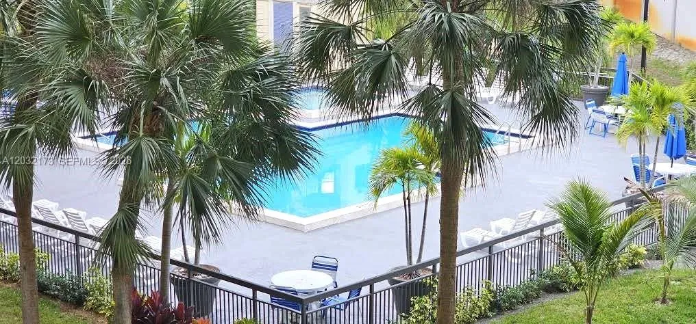 8290 Lake Dr # 332, Doral FL 33166