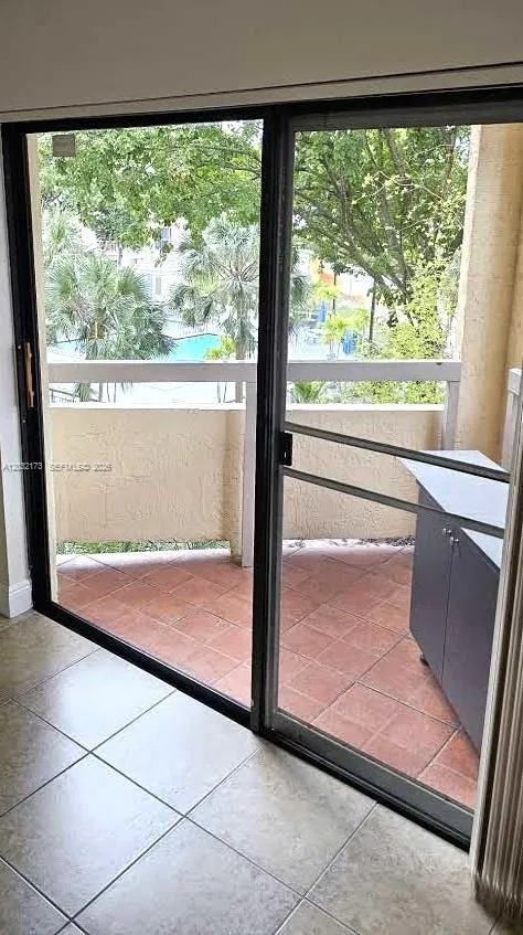 8290 Lake Dr # 332, Doral FL 33166