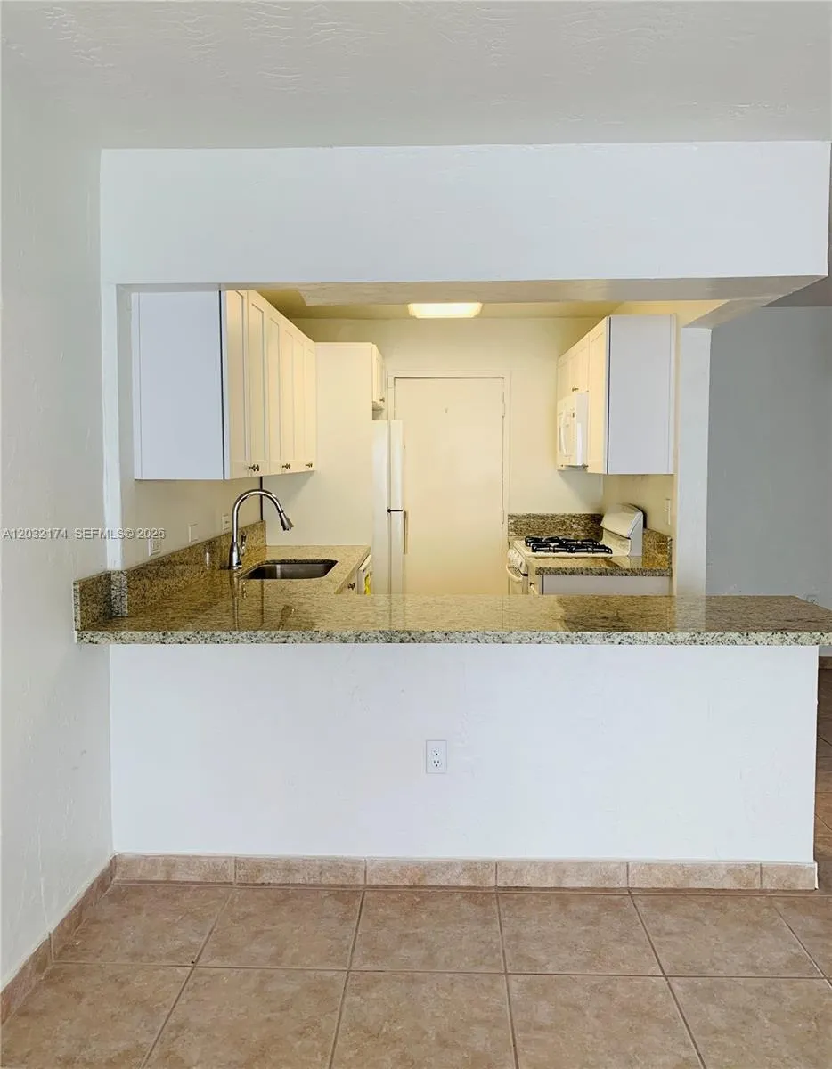 6900 N Kendall Dr # A304, Pinecrest FL 33156