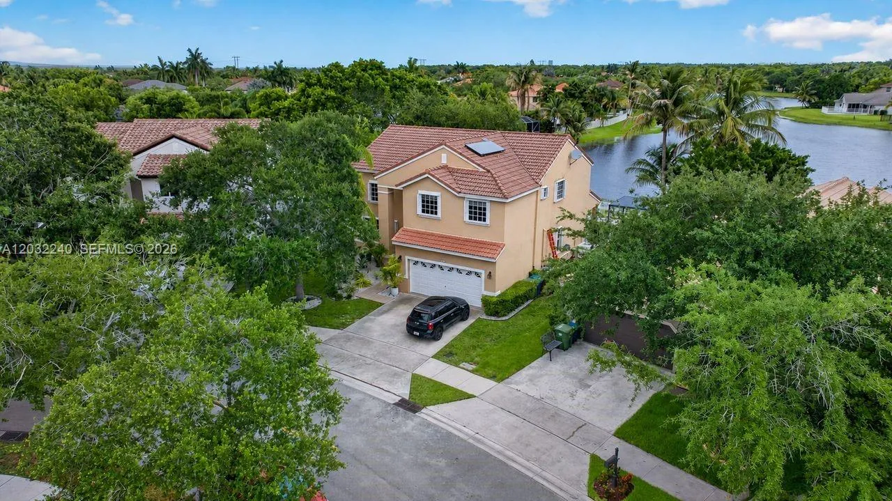 480 Cambridge Dr, Weston FL 33326
