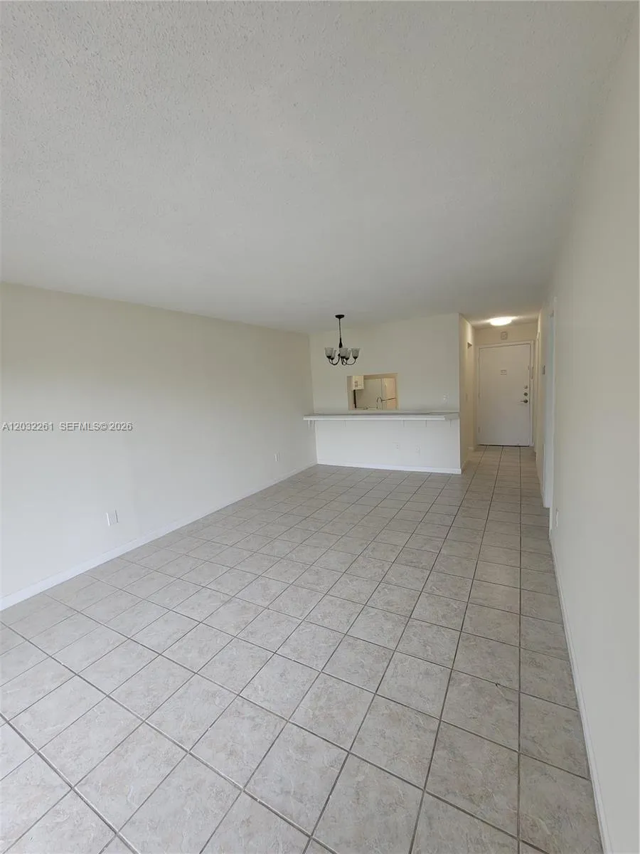 2800 NW 56th Ave # E401, Lauderhill FL 33313