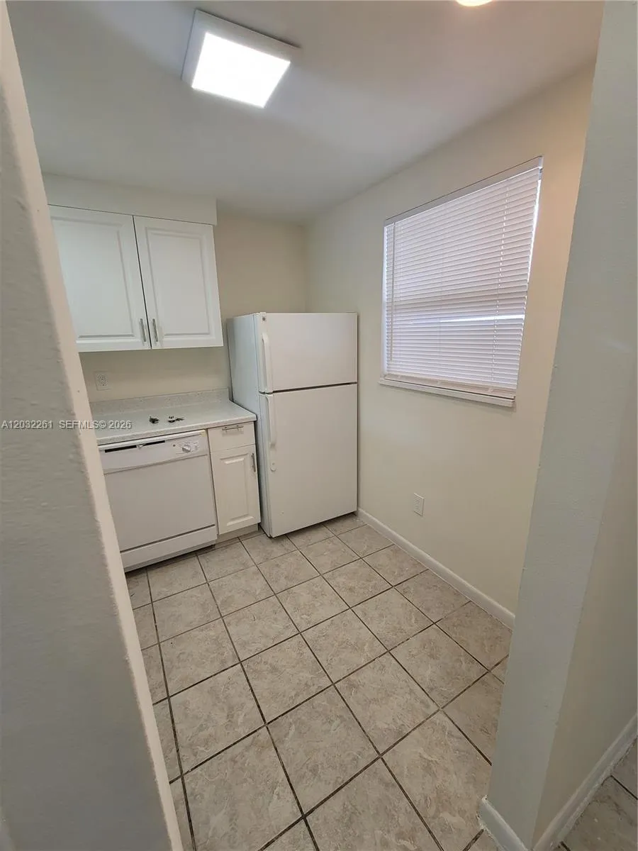 2800 NW 56th Ave # E401, Lauderhill FL 33313