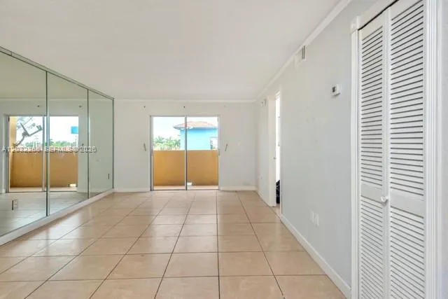 2735 W 52nd St # 402, Hialeah FL 33016