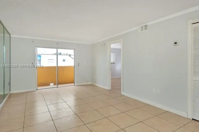 2735 W 52nd St # 402, Hialeah FL 33016