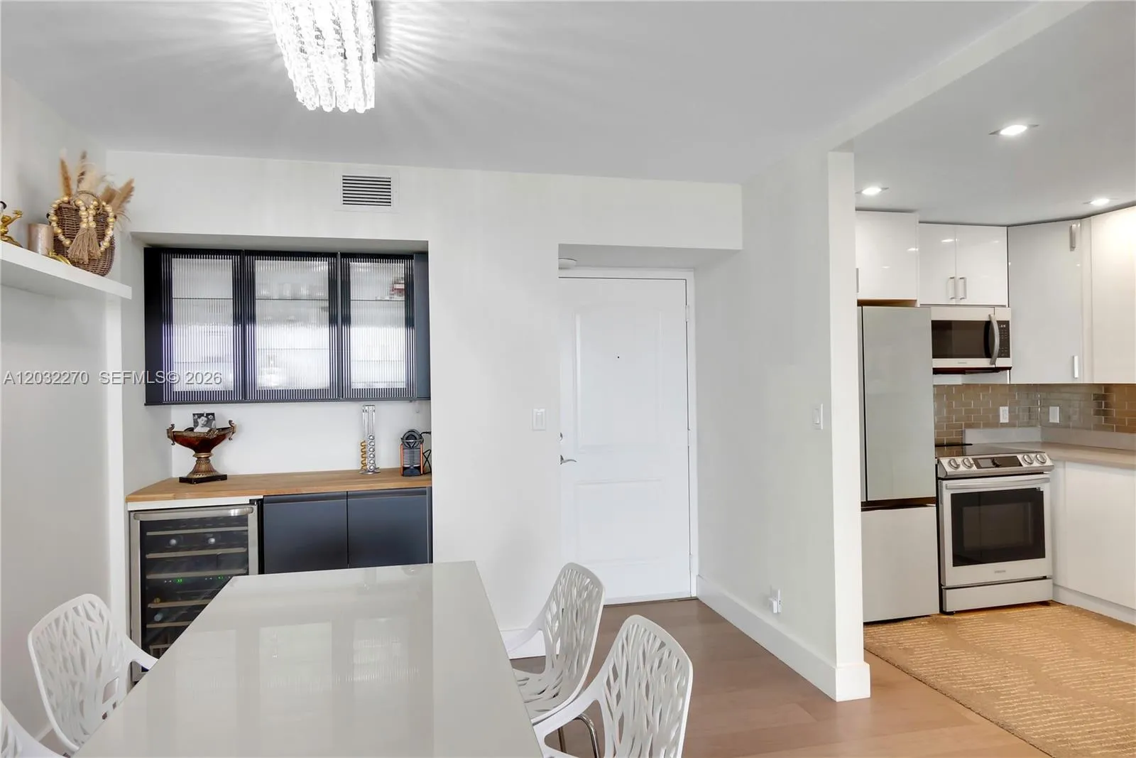 100 Bayview Dr # 1008, Sunny Isles Beach FL 33160