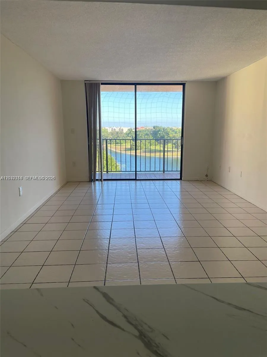 9688 Fontainebleau Blvd # 605, Miami FL 33172