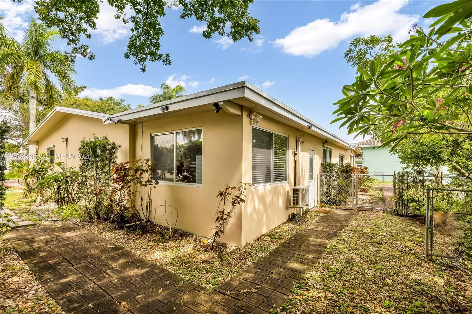 1701 NW 106th Ave, Pembroke Pines FL 33026