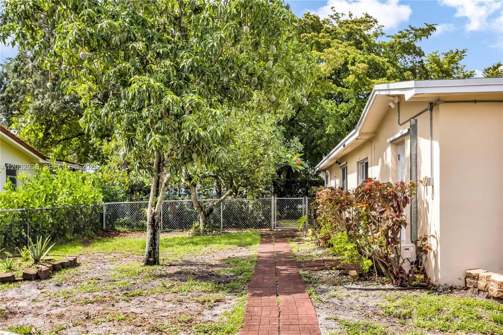 1701 NW 106th Ave, Pembroke Pines FL 33026