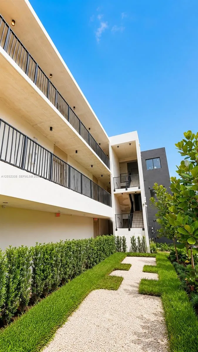 8106 NE 1st Ave # 7, Miami FL 33138