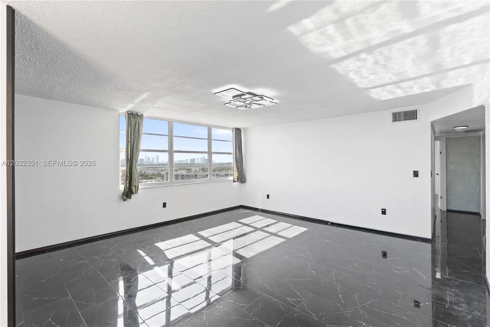 1351 NE Miami Gardens Dr # 1506E, Miami FL 33179
