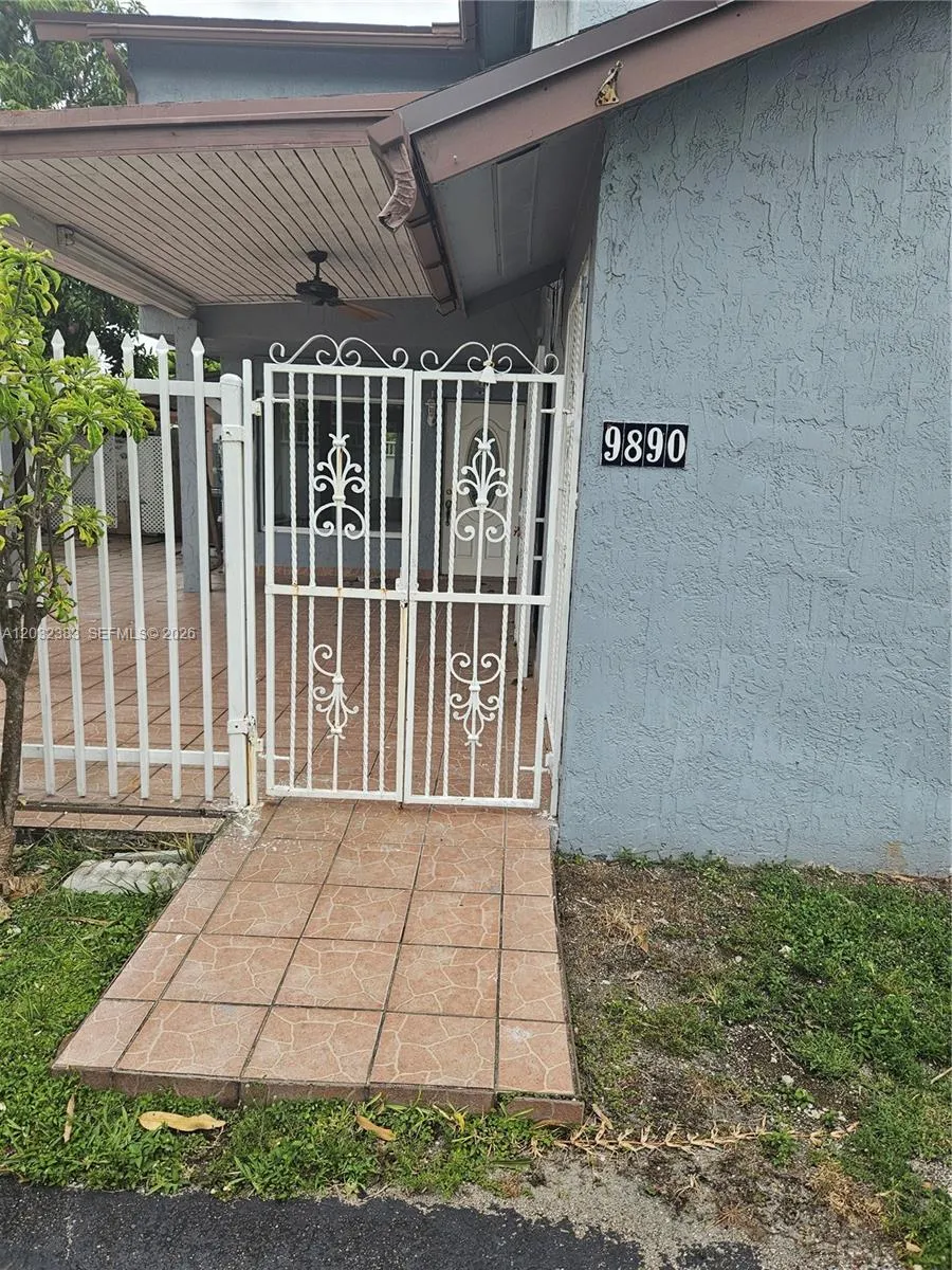 9890 NW 80th Pl # 2122, Hialeah Gardens FL 33016