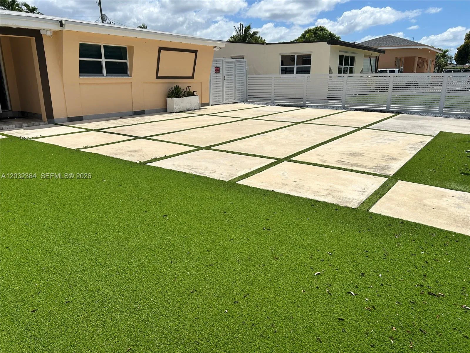 633 E 22nd St, Hialeah FL 33013