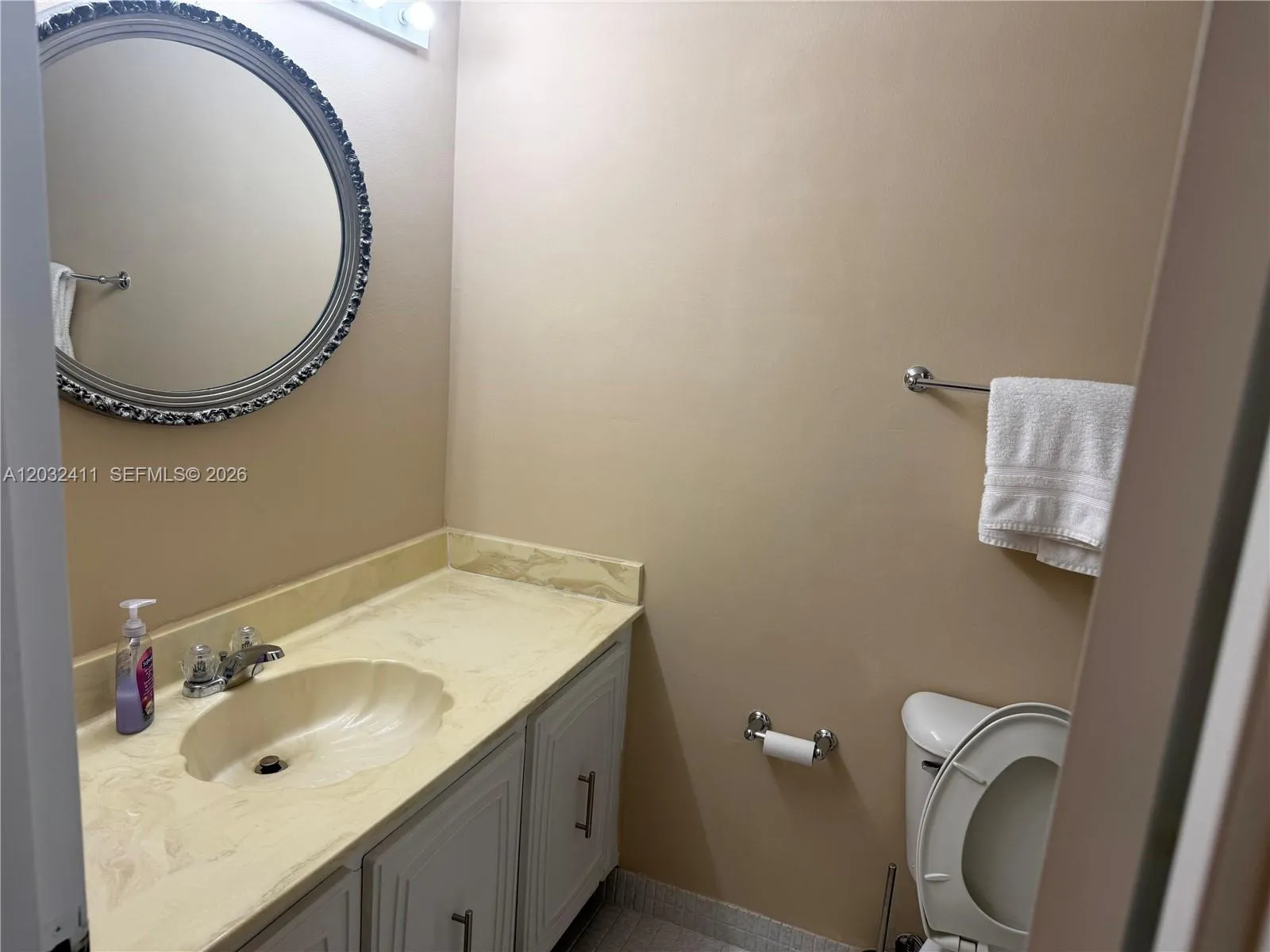 851 Three Islands Blvd # 511, Hallandale Beach FL 33009