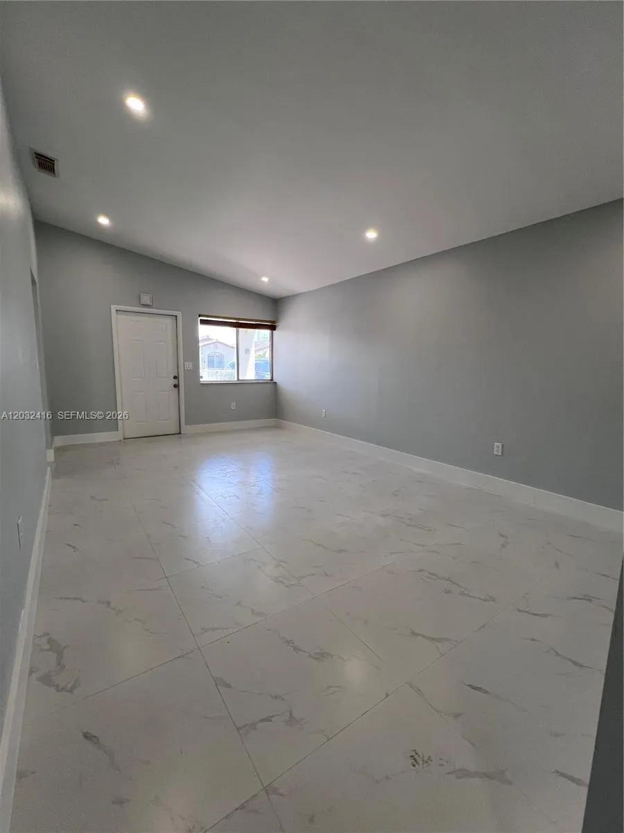 2834 W 75th Ter, Hialeah FL 33018