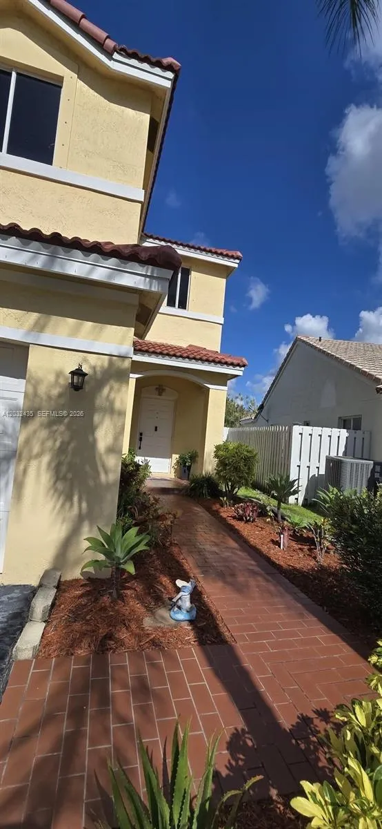 1643 Palermo Dr, Weston FL 33327