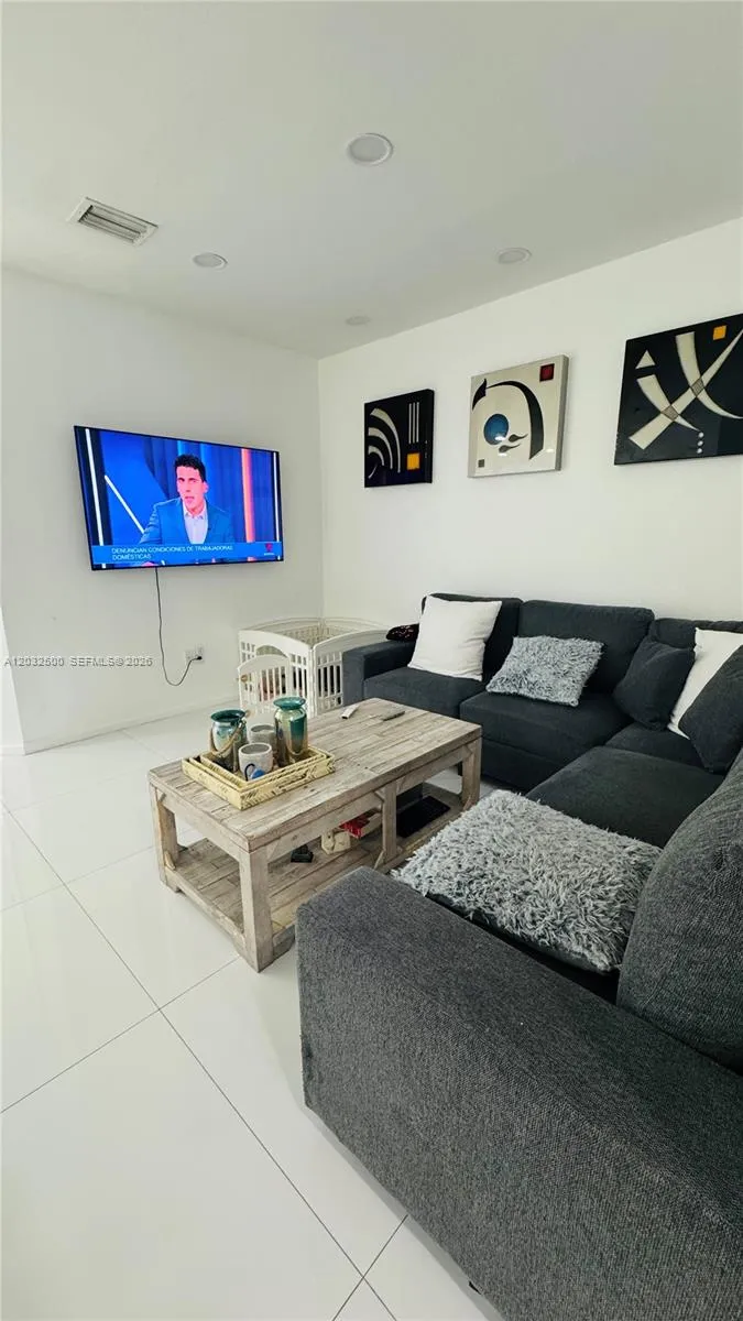 3355 W 90th Ter, Hialeah FL 33018