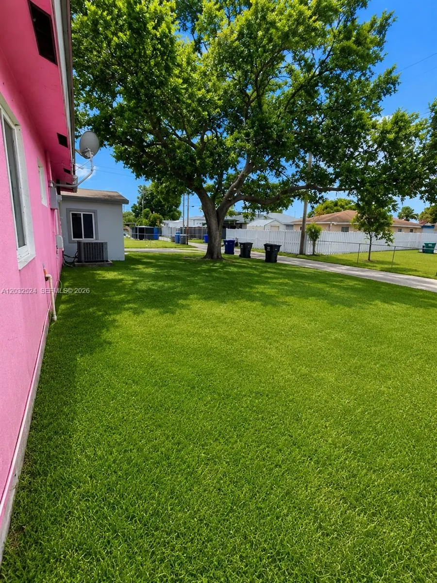 2227 Farragut St, Hollywood FL 33020