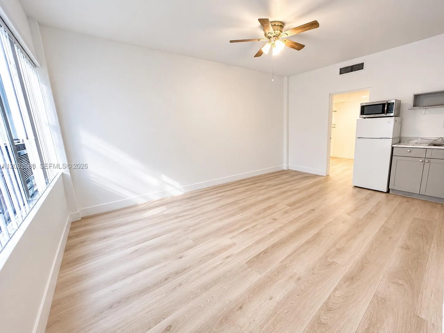 26 Diplomat Pkwy # 2263, Hallandale Beach FL 33009