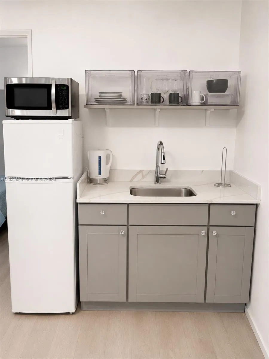 26 Diplomat Pkwy # 2263, Hallandale Beach FL 33009