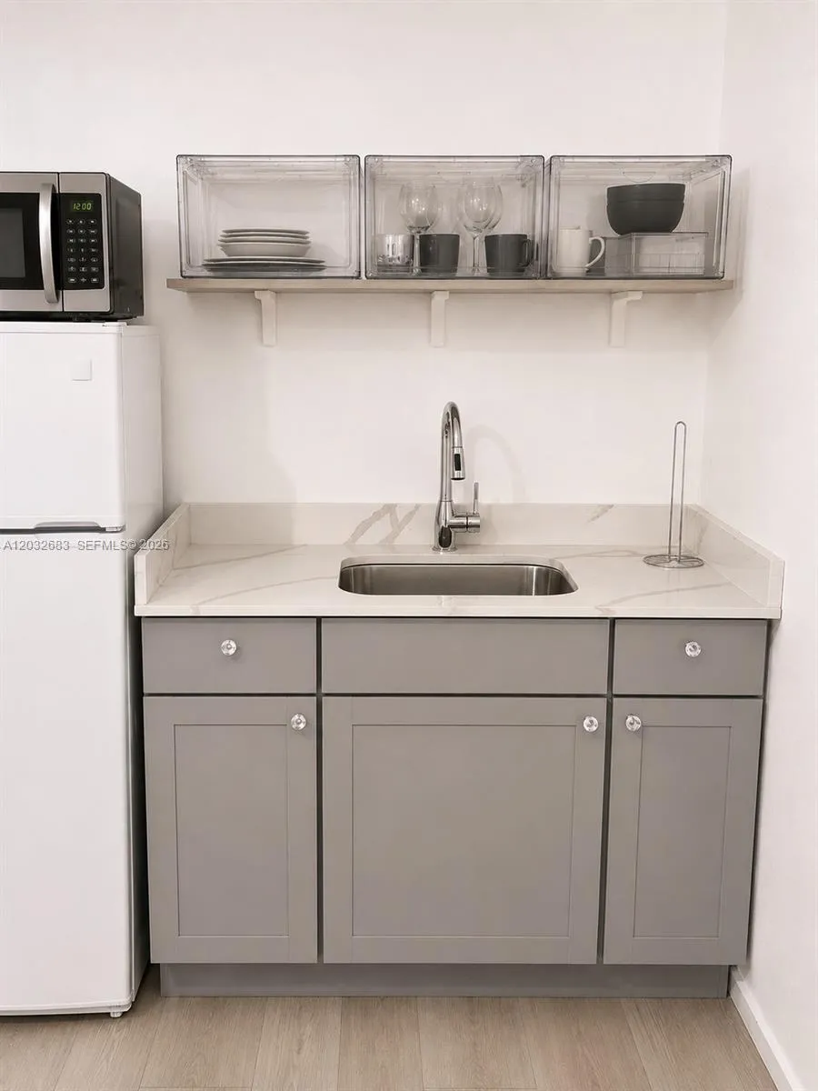 26 Diplomat Pkwy # 2263, Hallandale Beach FL 33009