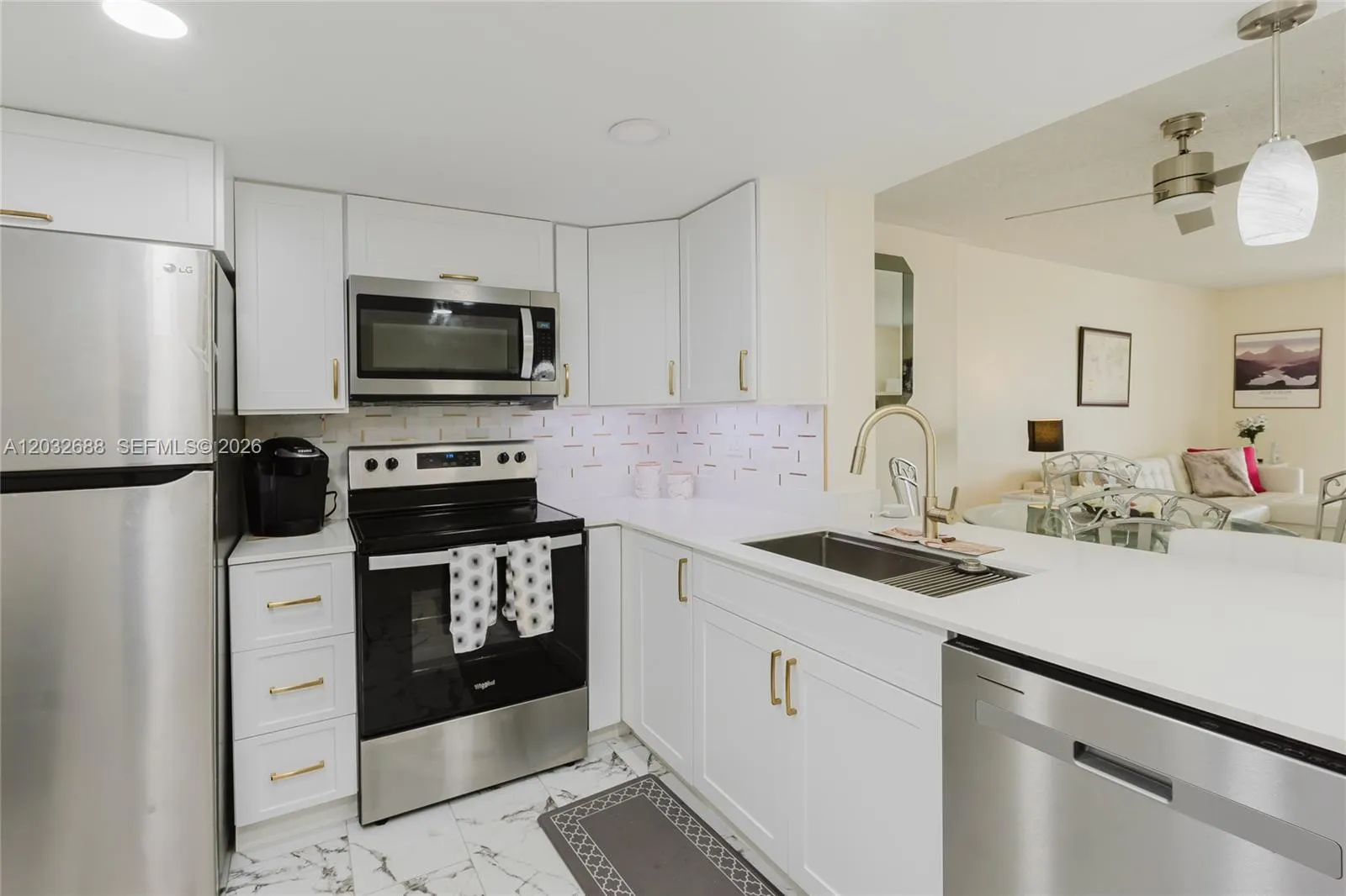 424 SE 10th St # 204, Dania Beach FL 33004