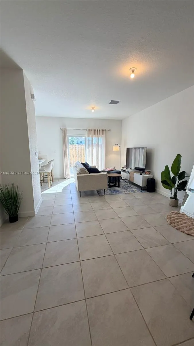 2424 SE 29th St, Homestead FL 33035