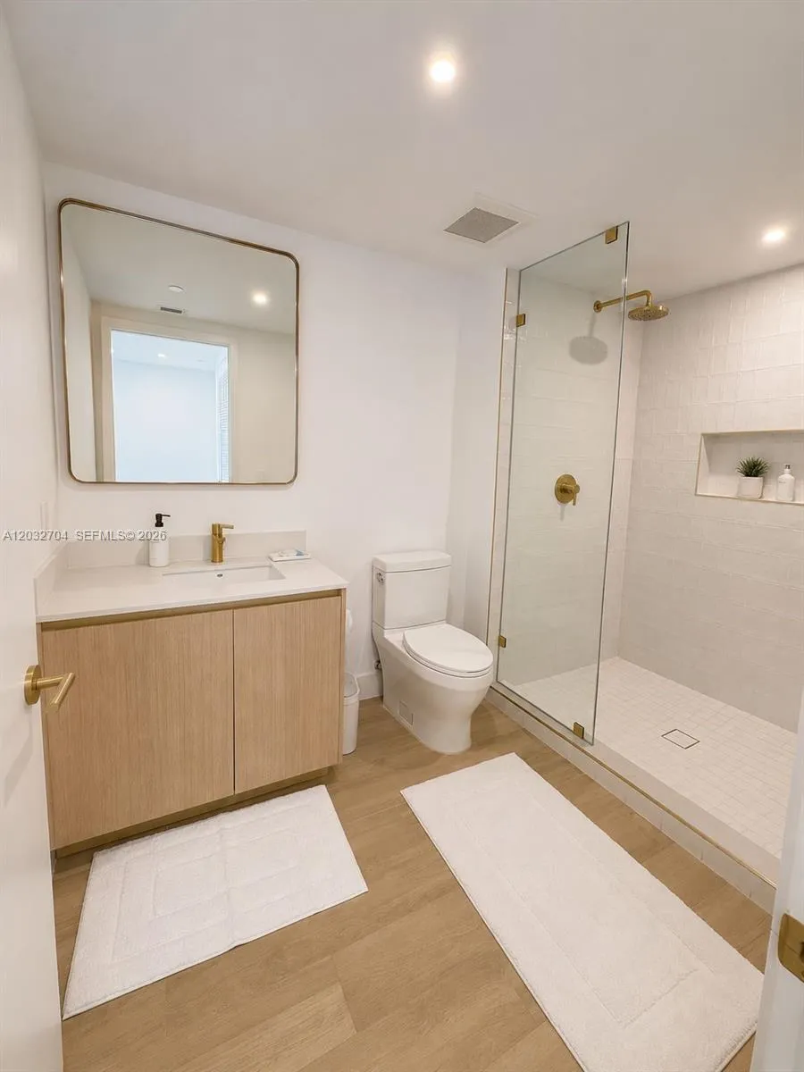 32 st 90 ne # 926, Miami FL 33127