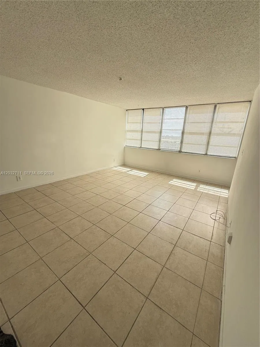 2025 NE 164th St # 812, North Miami Beach FL 33162