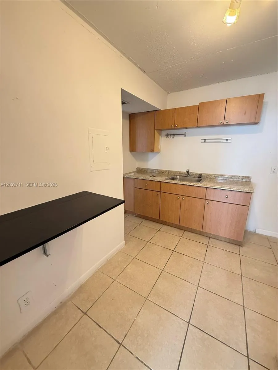 2025 NE 164th St # 812, North Miami Beach FL 33162