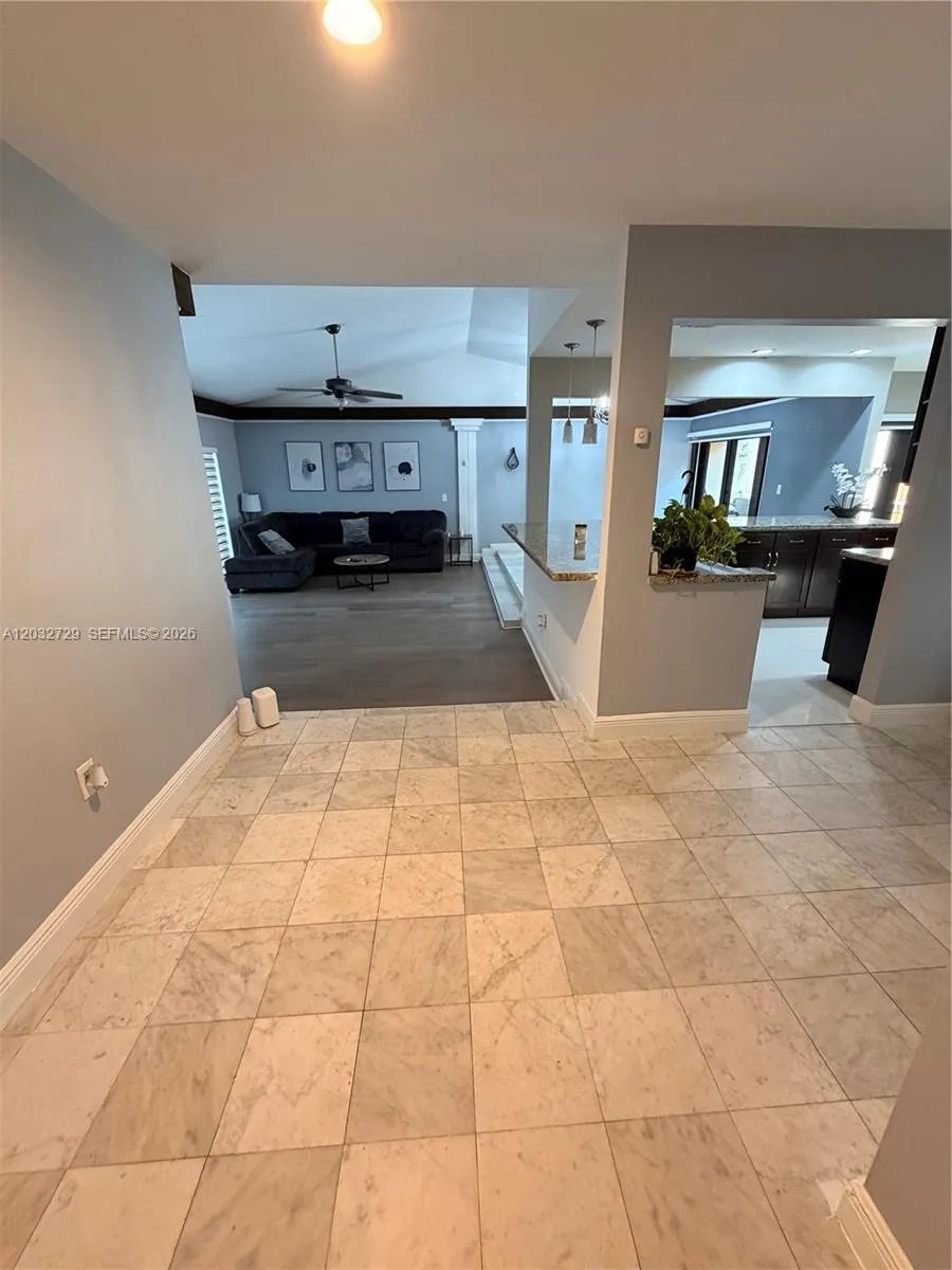 20451 NE 10th Pl # 20451, Miami FL 33179