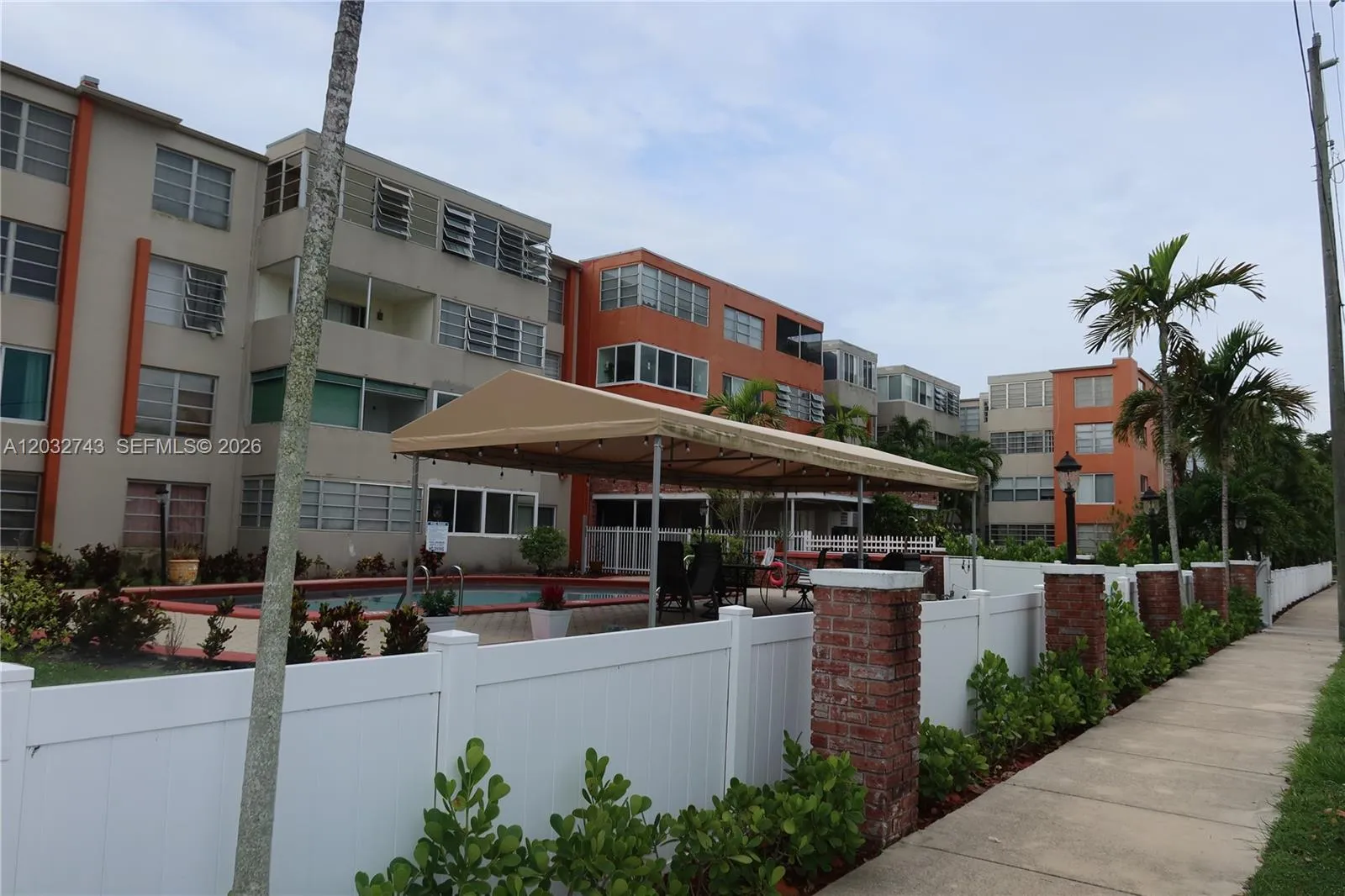 1850 NE 169th St # 312, North Miami Beach FL 33162