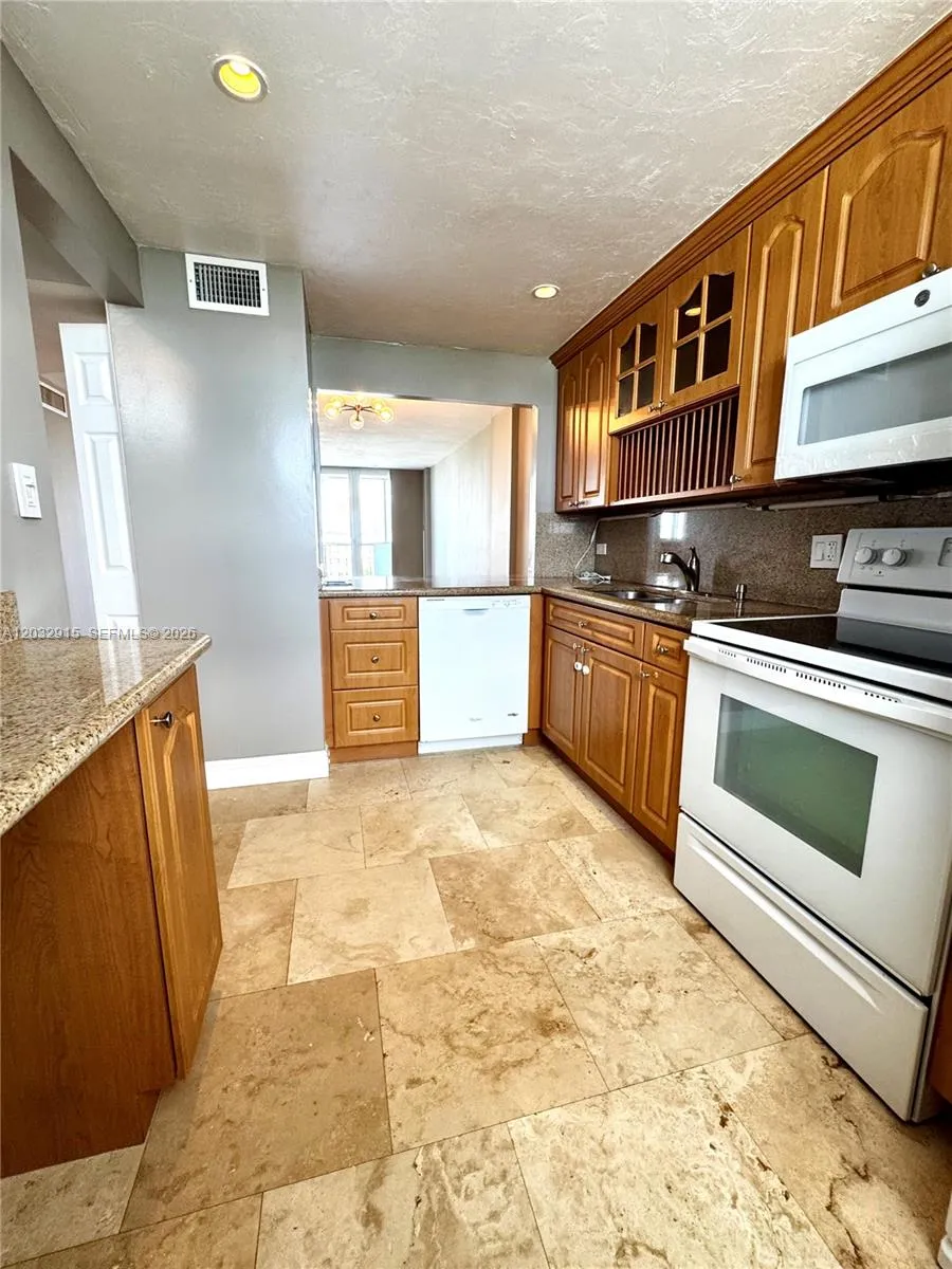3545 NE 166th St # 805, North Miami Beach FL 33160
