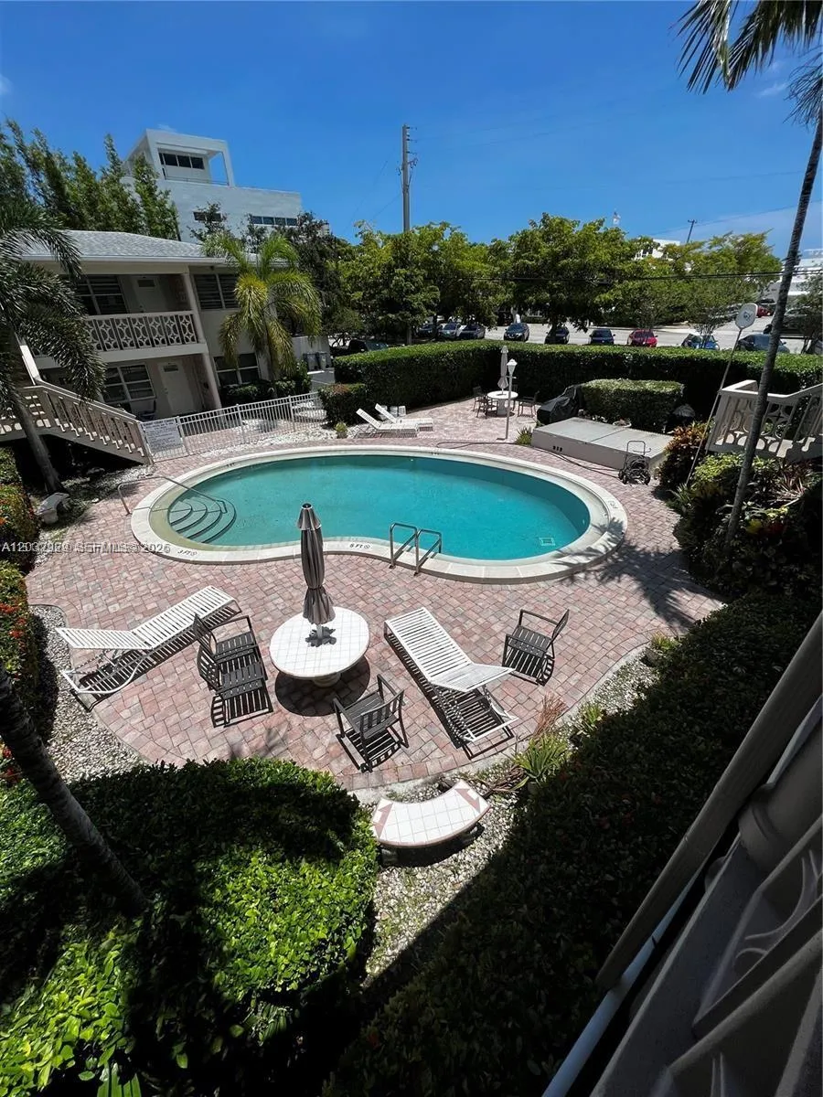2701 NE 1st St # 203, Pompano Beach FL 33062