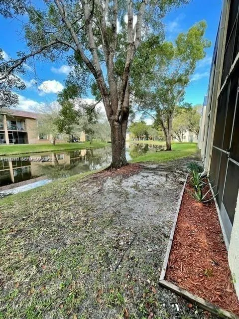 183 Lakeview Dr # 103, Weston FL 33326