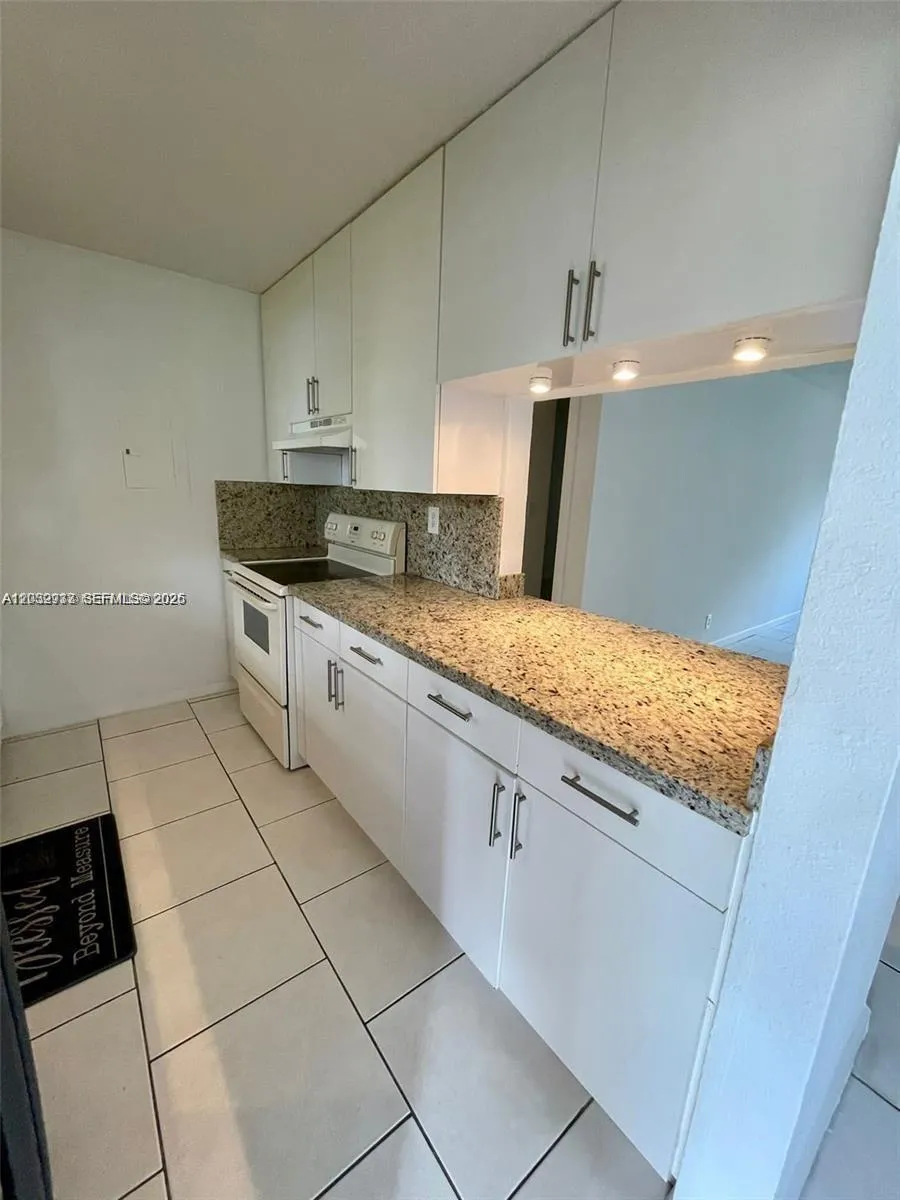 183 Lakeview Dr # 103, Weston FL 33326