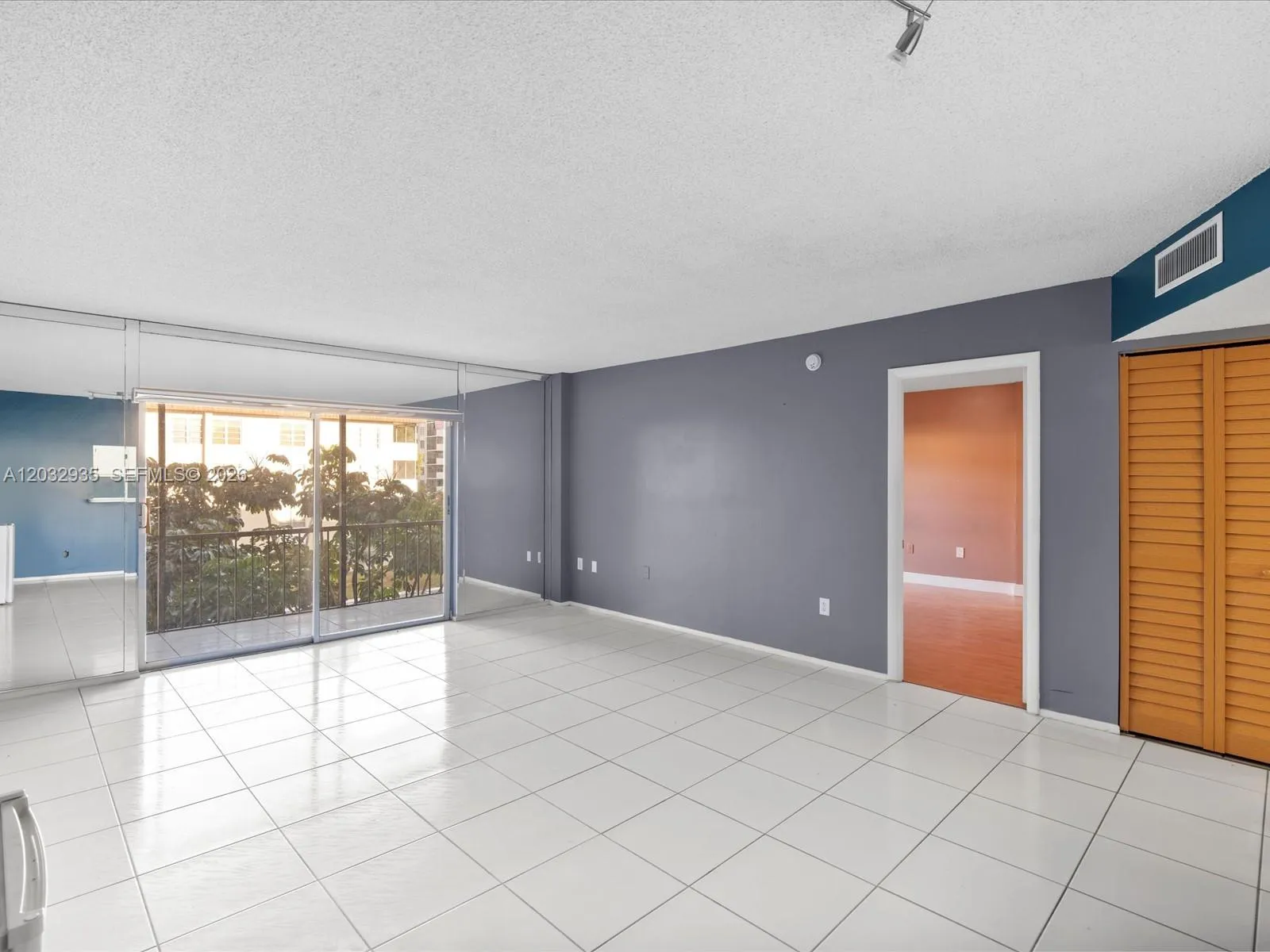 4172 Inverrary Dr # 306, Lauderhill FL 33319