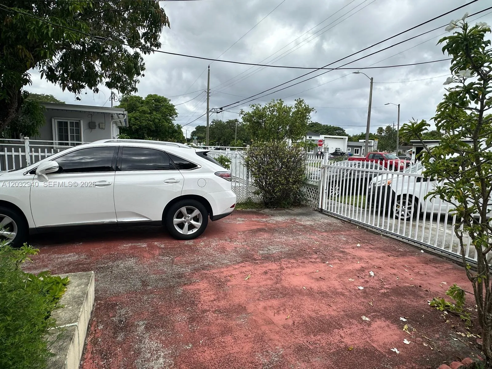 1376 NW 45th St, Miami FL 33142