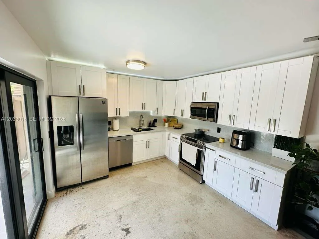 2601 Garden Ct, Cooper City FL 33026
