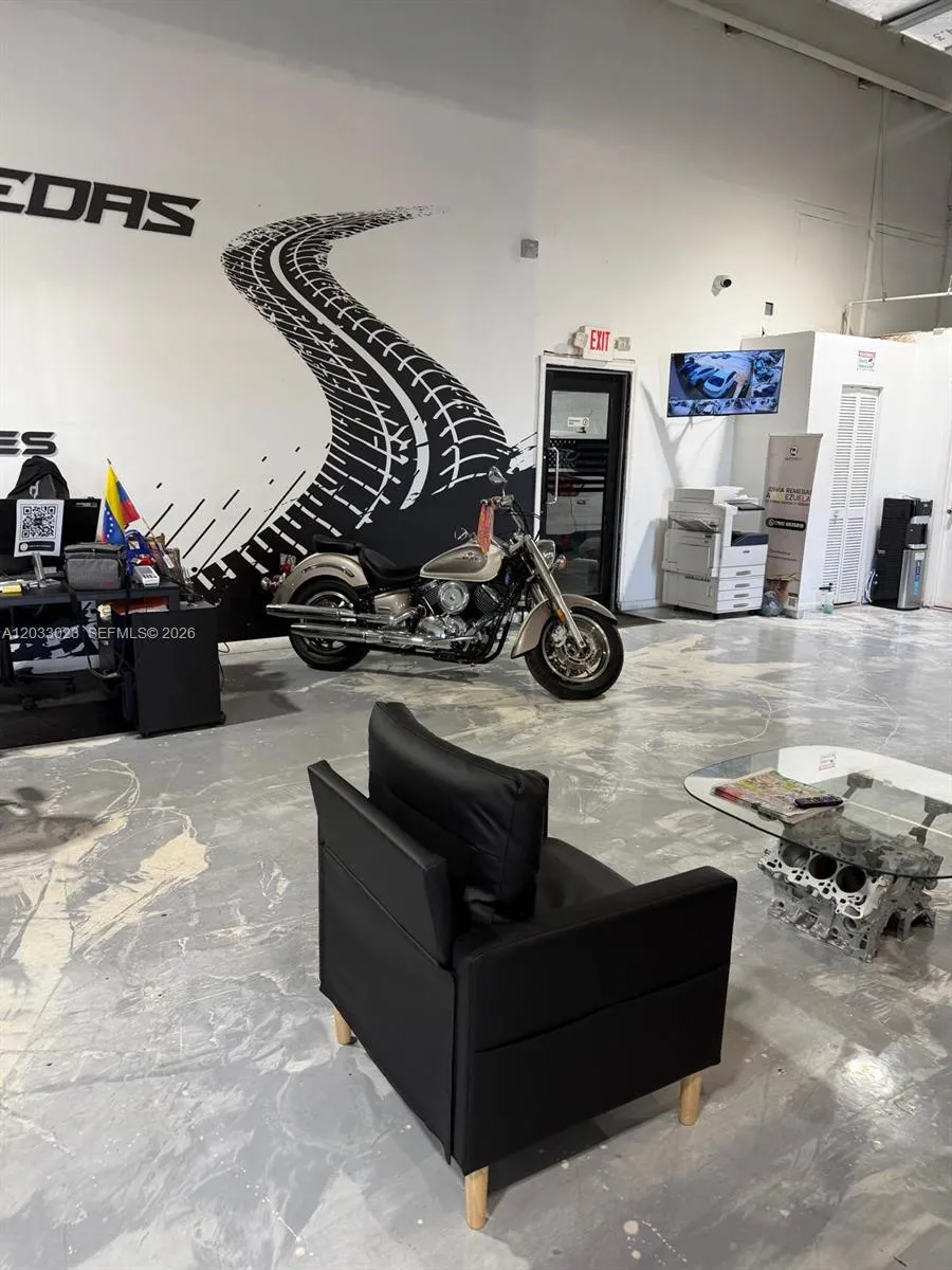 6900 NW 72 Avenue, Miami FL 33166